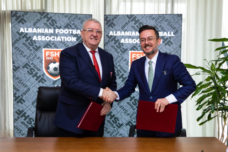 FSHF nënshkruan marrëveshje me Bashkinë e Gramshit për rikonstruksionin e stadiumit “Myslym Koçi”