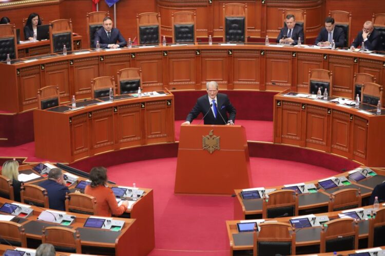 Berisha thirrje Ramës: Eja përballu në Kuvend, mos më lër këtë papagallin të flasë nga mbrapa