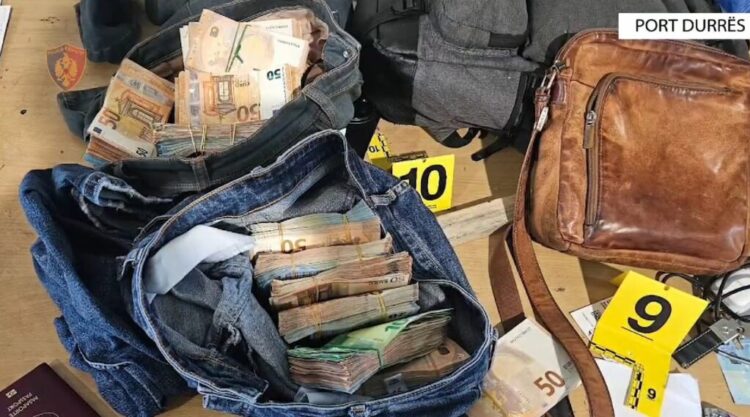 Sekuestrohen 110 mijë Euro në Durrës, në pranga shoferi i furgonit ku u gjetën paratë – Video