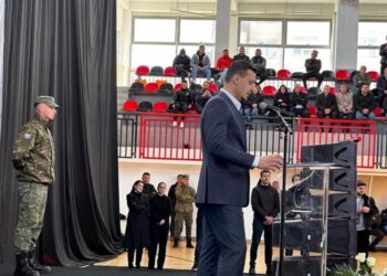 Djali i Hashim Thaçit: Babain nuk e lanë t’i hidhte një grusht dhe mbi varr gjyshit!