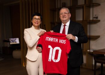 “Futbolli mbetet urë lidhëse mes popujve”, presidenti i FSHF-së Armand Duka takohet me Komisioneren e BE