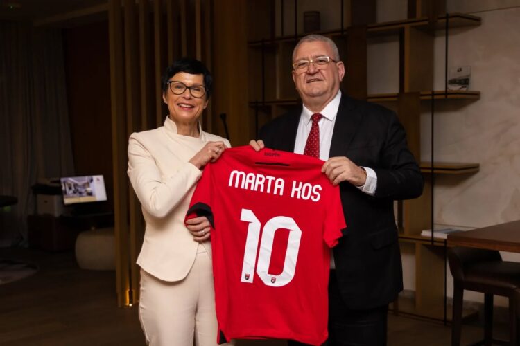“Futbolli mbetet urë lidhëse mes popujve”, presidenti i FSHF-së Armand Duka takohet me Komisioneren e BE