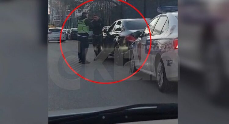 Plas grushti, polici i “Rrugores” sherr fizik me qytetarin (Video)