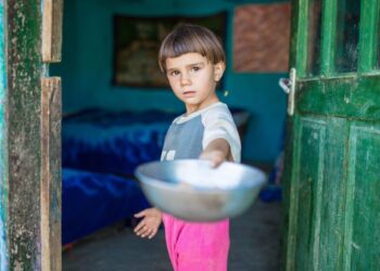 Shqipëria me nivelin më të lartë të fëmijëve nën 6 vjeç në rrezik të varfërisë në Europë