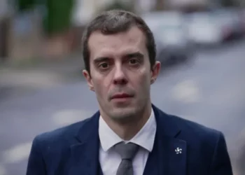 “Jam me fat që jam gjallë”, rrëfimi i gazetarit të gjurmuar nga spiunët rusë, përse ai u vu nën shënjestrën e Putinit