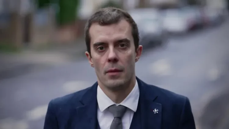 “Jam me fat që jam gjallë”, rrëfimi i gazetarit të gjurmuar nga spiunët rusë, përse ai u vu nën shënjestrën e Putinit