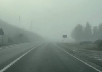 Mjegulla e dendur mbulon jug-lindjen e vendit