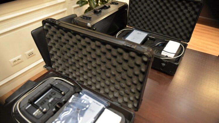 Britanikët ‘fikin çunat e Londrës’! Sjellin skanera për të dedektuar stërlinat e fshehura në furgonë