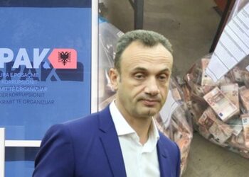 Në kërkim për dosjen “Toyota Yaris”, vetëdorëzohet në polici avokati Radovan Çela