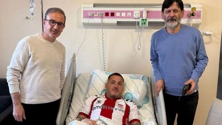 Nga fusha e lojës në spital, Rey Manaj në merak për Kombëtaren: A mund të luaj sërish?