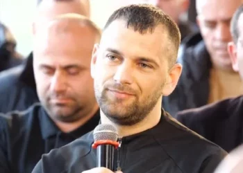 Fantazia e Ramës arrin kulmin me djalin nga Thethi: Po i dërgojmë Euro nga Shqipëria të afërmve në Gjermani e Itali