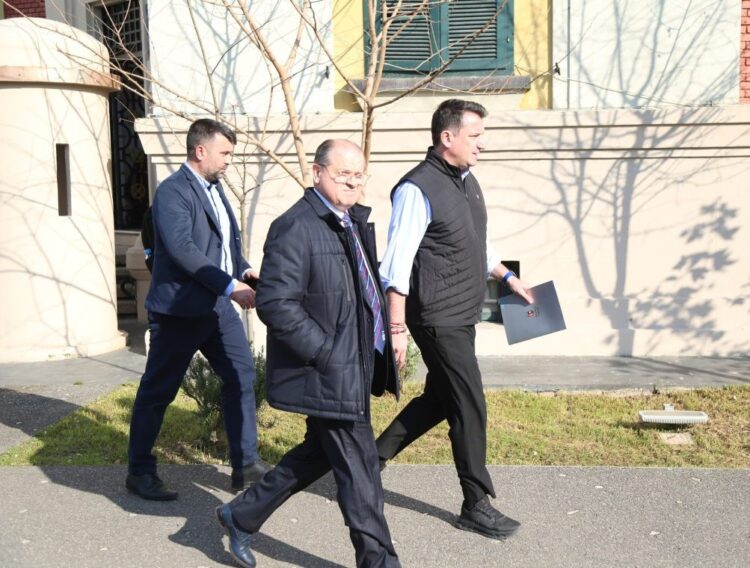 Skandali/ Avokatët e Veliajt vendosin censurë për gazetarët: Ndalohen kamerat!