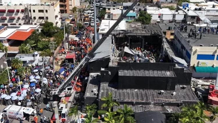 Video – Shembet çatia e një klubi nate në Republikën Domenikane, 98 të vdekur, 160 të plagosur. Mes viktimave kampioni i bejsbollit dhe një këngëtar