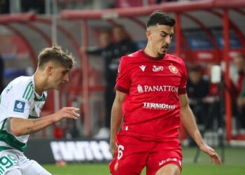 VIDEO/ Juljan Shehu magjeps në Poloni, shënon supergol