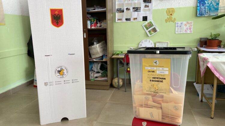 Votoi dy herë në zgjedhje, Prokuroria dërgon në gjyq komisionerin e Dushkut