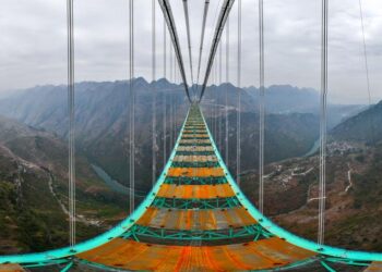 Video – Kina ndërton urën më të lartë në botë: Huajiang do të thyejë çdo rekord inxhinierik