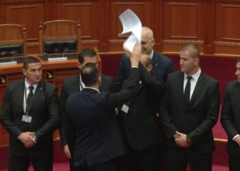 Me votë ti biem në kokë të keqes! Punë, punë, punë, takime, takime, takime…