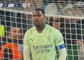 FOTO+VIDEO/ Përplasje e frikshme, portieri i Milanit dërgohet me urgjencë në spital