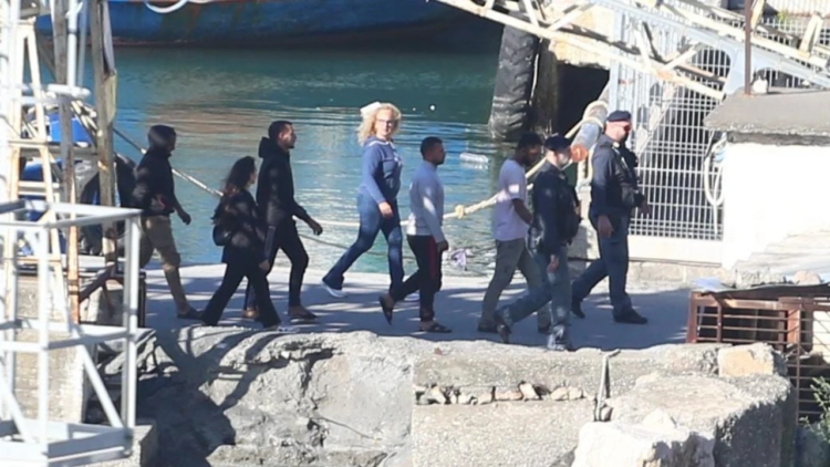 Revoltë e dhunshme në Gjadër, emigrantët shkatërrojnë dhomat dhe thyejnë xhamat