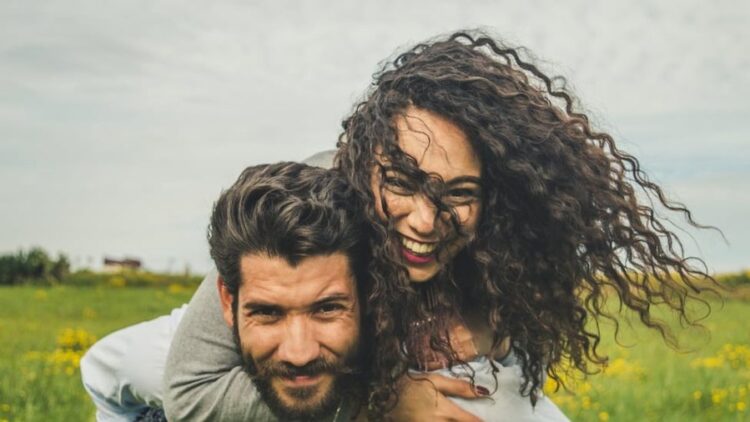 Cila është mosha e lumturisë së plotë/ Studimi 85-vjeçar i Harvardit jep përgjigjen befasuese