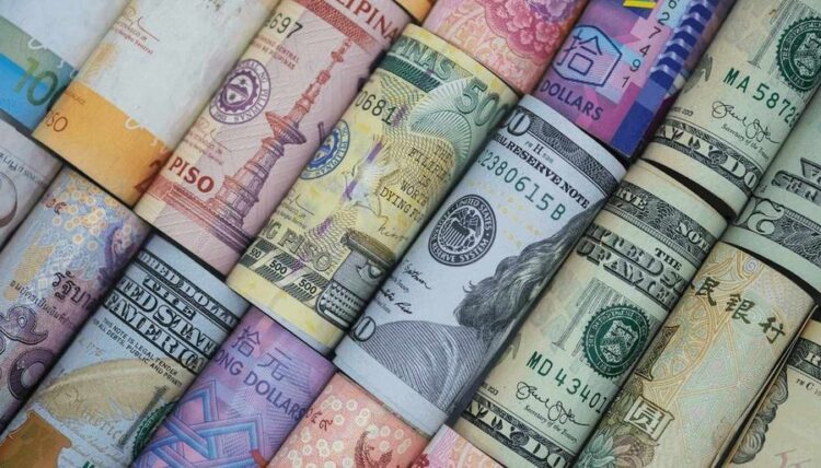 Dollari në pikiatë, ja cila është valuta më e fortë në botë