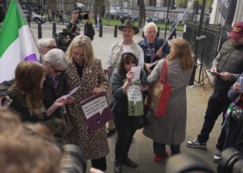 Gjykata e Lartë e Britanisë: Ligjërisht grua vetëm nëse lind e tillë