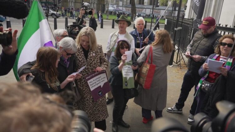 Gjykata e Lartë e Britanisë: Ligjërisht grua vetëm nëse lind e tillë