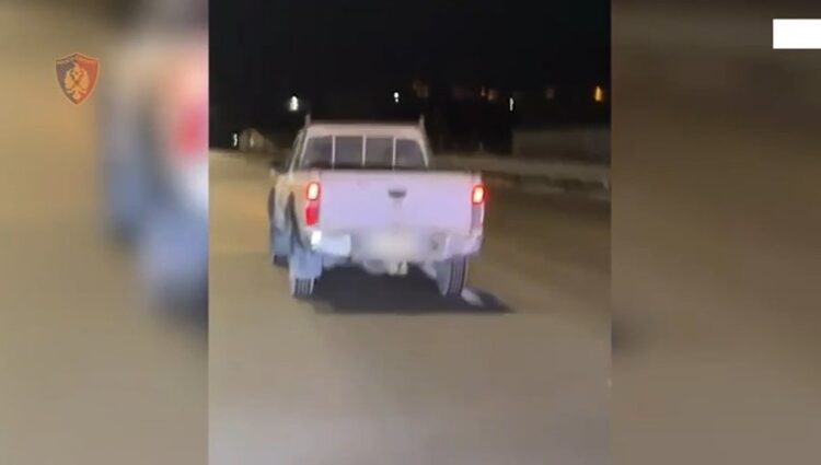 “Fast and Furious” në Babrru, hajdutët përplasin makinën e policisë gjatë ndjekjes, plagosen dy efektivë