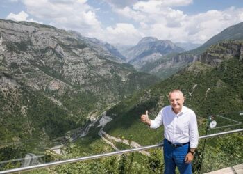 Meta bëhet nostalgjik në qeli, poston foto nga ngjitjet në male