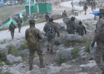 U vranë 26 persona, India akuzon Pakistanin për sulmin terrorist