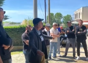 Durrës/ Protestë në fshatin Shën Pjetër, banorët kërkojnë ujë të pijshëm: Do bllokojmë aksin kryesor të rrugës