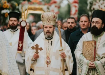 Besimtarët katolikë dhe ortodoksë kremtojnë Pashkët, mesazhi i Kryepeshkop Joanit