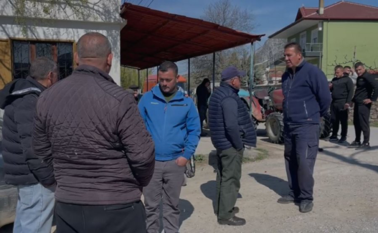 Ngricat u dëmtuan prodhimet, Fermerët në Korçë në protestë