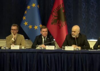 Rama bën gallatë me zyrtarin e BE: Hajde në Shqipëri se të ofrojmë punë, përveç times