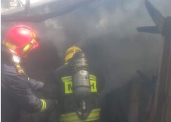 Pogradec/ Magazina përfshihet nga flakët