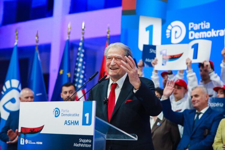 Berisha nga Vlora: Paralajmëroj çdo bandit, se po u implikuat me votat, do të cilësoheni grupe terroriste