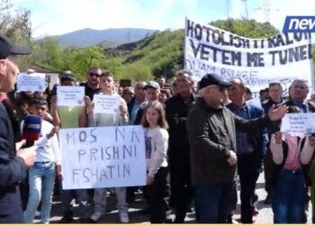 Rruga e re iu prish shtëpitë, banorët e Hotolishtit në protestë: Vendimi i Ballukut, absurditet