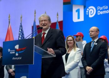 “Dalim ballë për ballë”/ Berisha: Rama aq sa ka të gjatë trupin, aq ka dhe dorën për të vjedhur