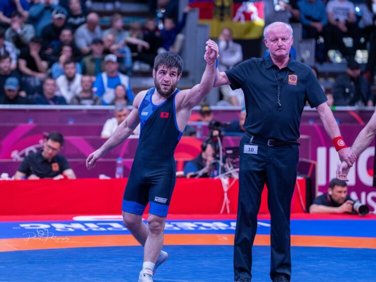 Abakarov shkëlqen përsëri, i dhuron një medalje tjetër Shqipërisë