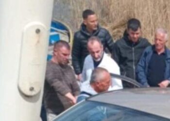 Pogradec/ Mjeti del nga rruga në afërsi të fshatit Piskupat, plagoset pasagjerja