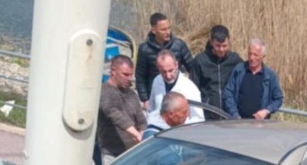 Pogradec/ Mjeti del nga rruga në afërsi të fshatit Piskupat, plagoset pasagjerja