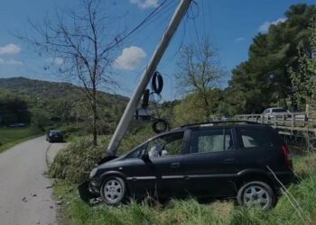 Aksident në aksin Fier-Levan, përfundojnë në spital dy persona