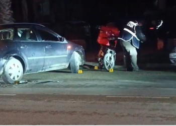 Aksident në Lushnje/ Shpërndarësi i picave përplaset nga makina, përfundon në spital