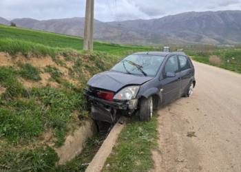 Makina del nga rruga dhe përplas fëmijën 9-vjeçar, dërgohet me urgjencë në spital