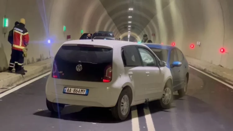 Aksident brenda tunelit të Murrizit në rrugën e Arbrit, plagosen disa persona