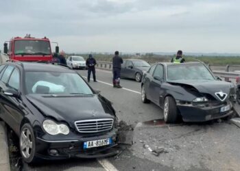 Aksident në aksin Lezhë-Laç, plagoset një prej shoferëve