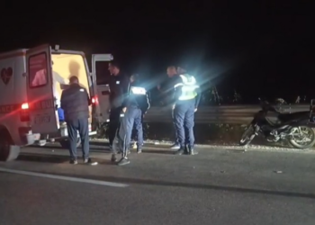 Aksident i rëndë në Lushnjë–Fier/ Motori përplas këmbësorin, i moshuari në gjendje kritike (Emrat)