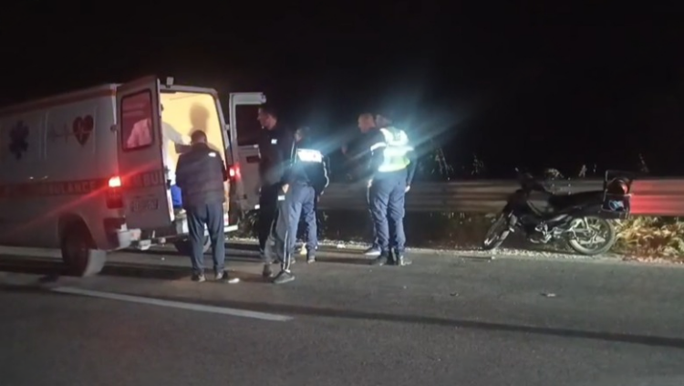 Aksident i rëndë në Lushnjë–Fier/ Motori përplas këmbësorin, i moshuari në gjendje kritike (Emrat)