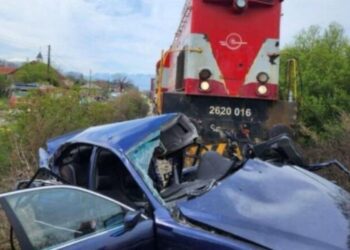 Aksidenti me një viktimë pas përplasjes së trenit me mjetin në Kosovë, shkak mosrespektimi i sinjalistikës