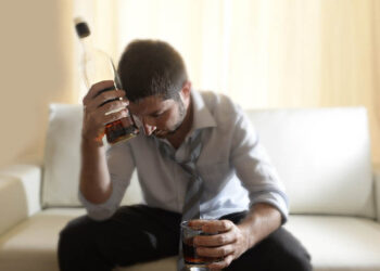 Studimi: Vetëm 8 gota alkool në javë rrisin ndjeshëm rrezikun për dëmtime në tru